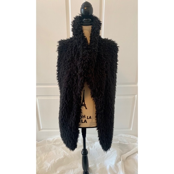 Black furry vest - Picture 2 of 13